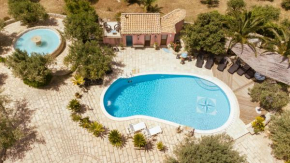 dependance in villa con piscina